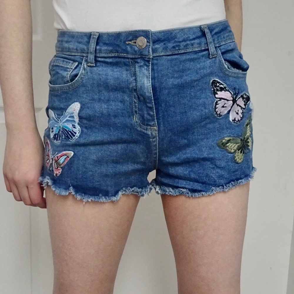 BUTTERFLIES SHORT SHORTS - Picture 2 of 5